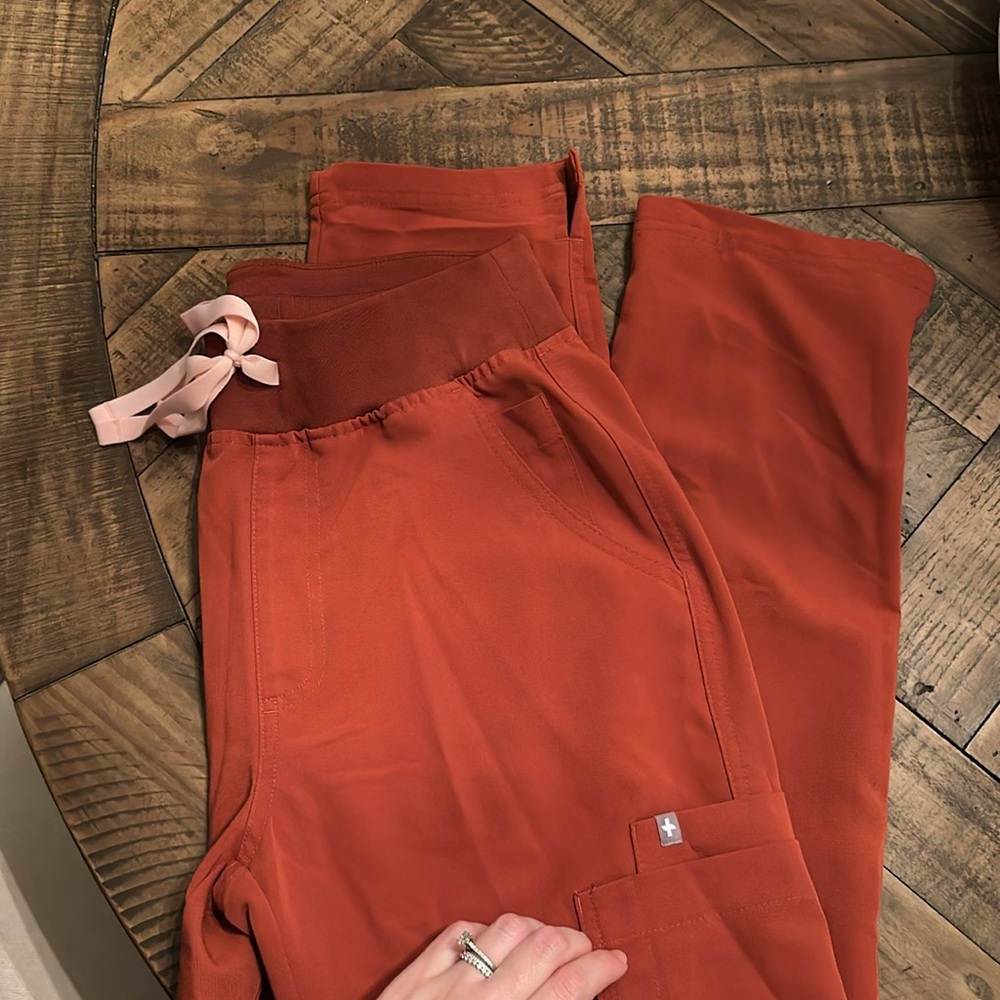 Figs Auburn colorway Yola Skinny scrub pants 2.0 size XS